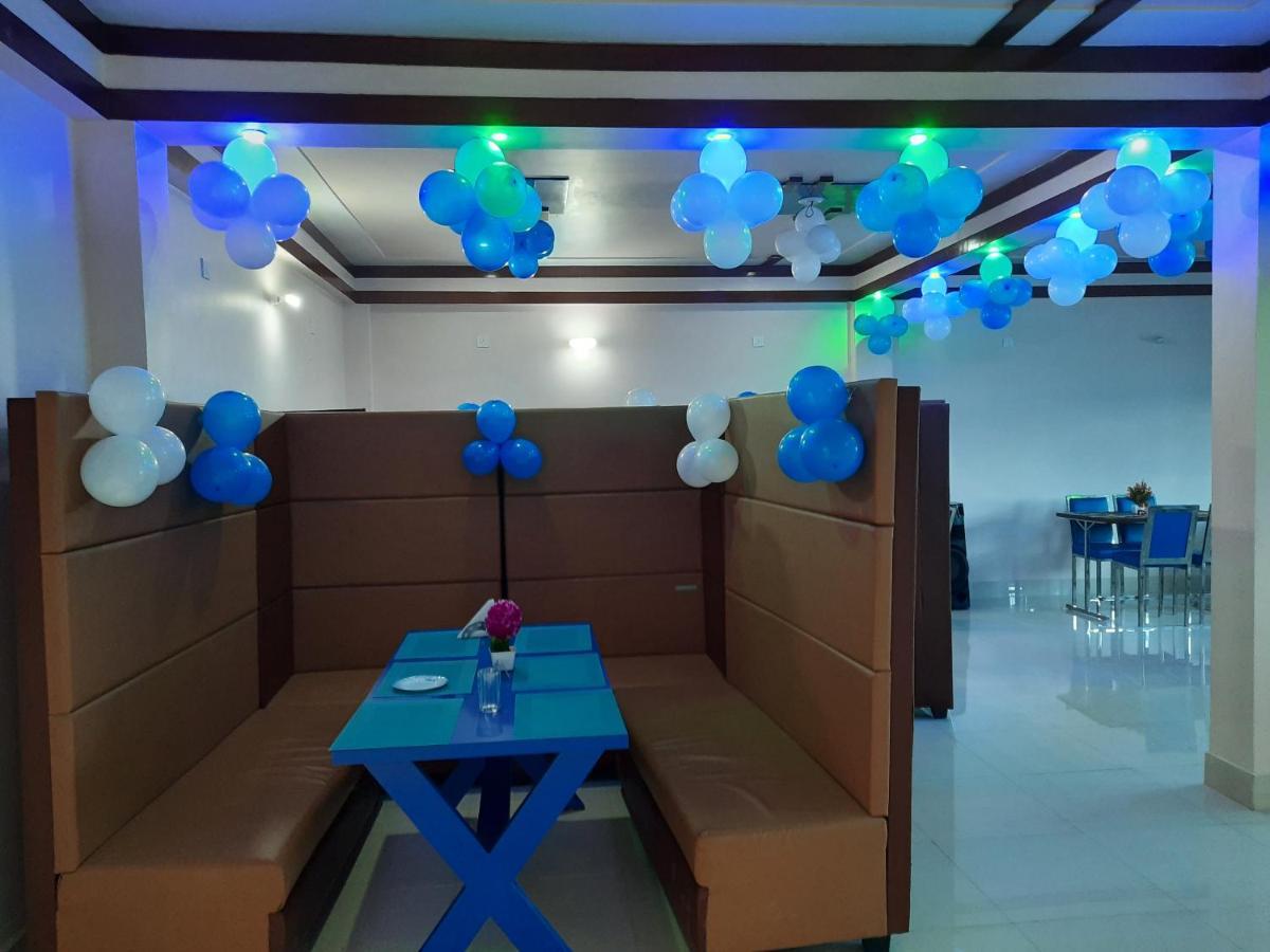 Hotel Blue Diamond Bahraich Dış mekan fotoğraf